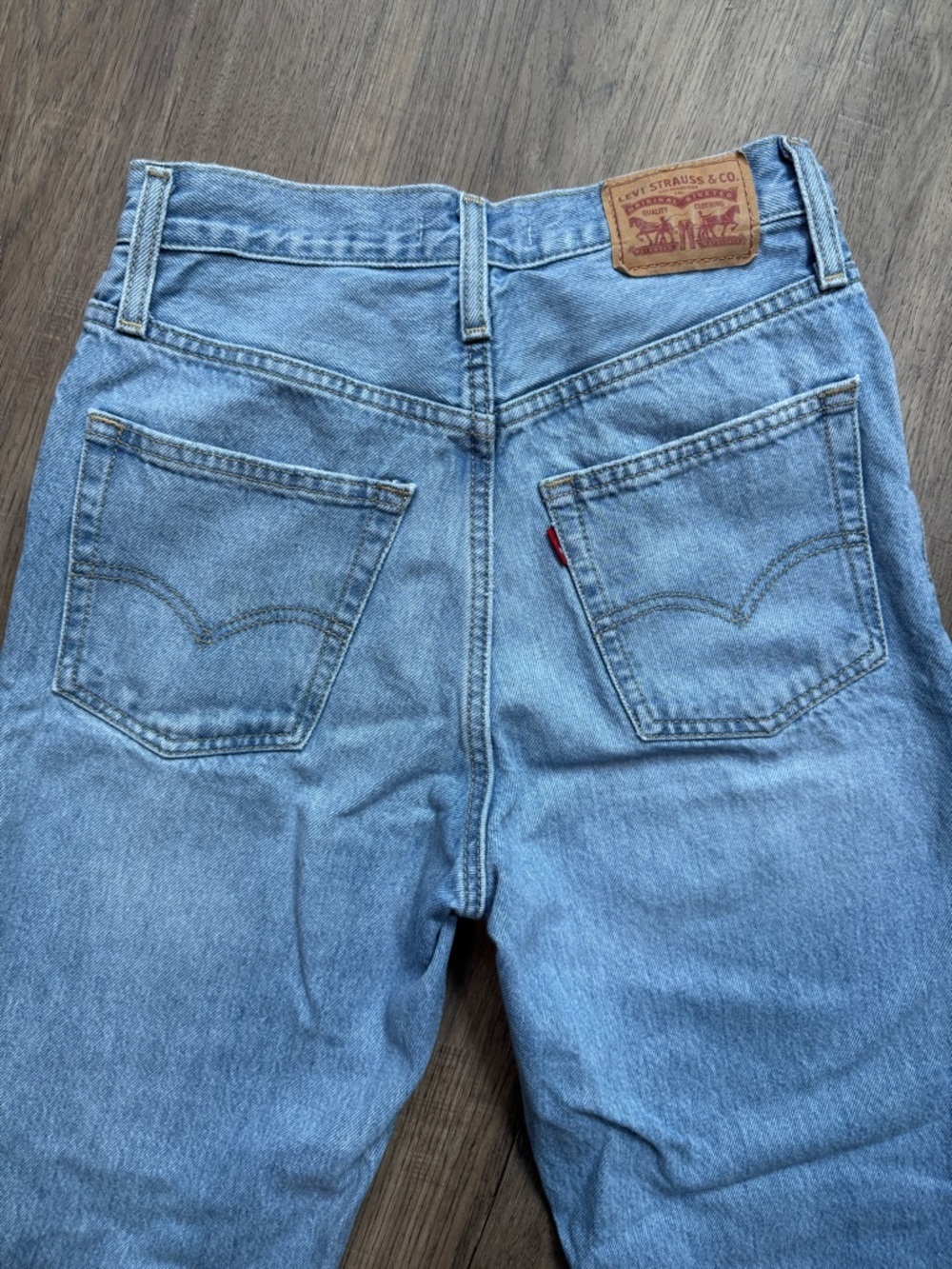 Levi Strauss & Co '94 Baggy Light Wash Distressed Jeans - Size 25x31 - Picture 12 of 13